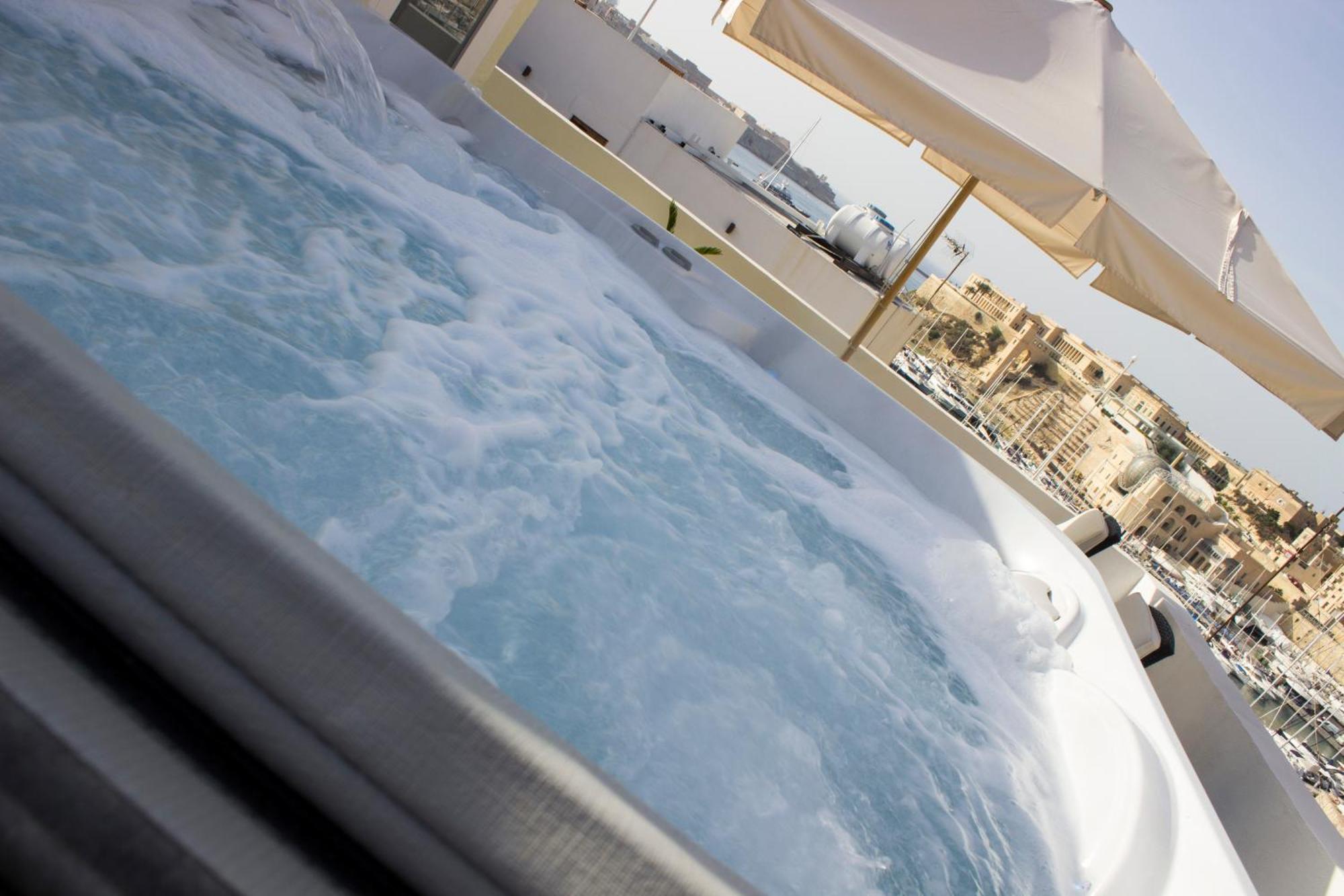 Bebirgu Palazzino Luxury 2 Jacuzzi To Share Apartment Exterior photo